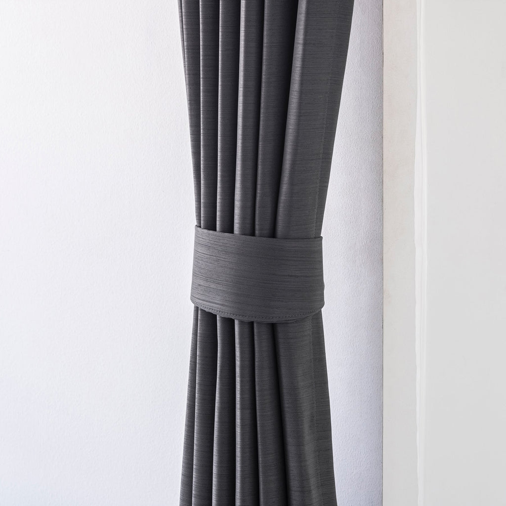 上品な質感の遮光プリーツカーテン（ダークグレー）