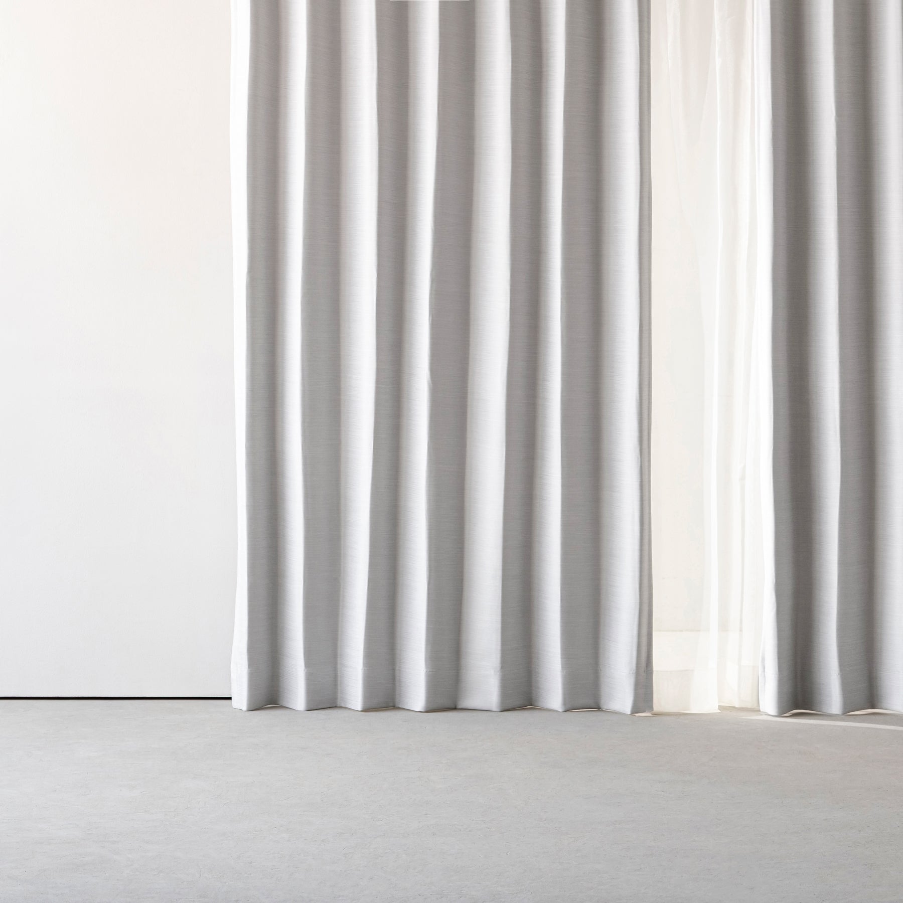 上品な質感の遮光プリーツカーテン（ライトグレー）