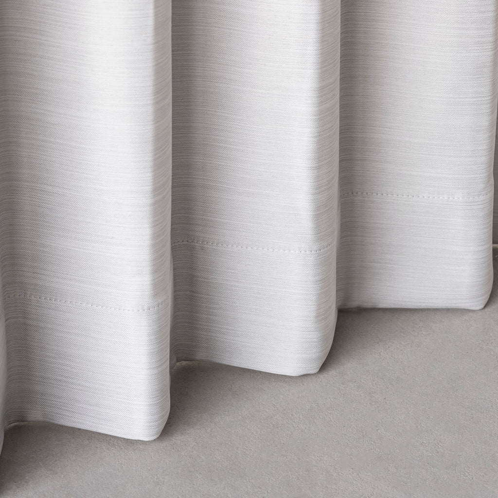 上品な質感の遮光プリーツカーテン（ライトグレー）