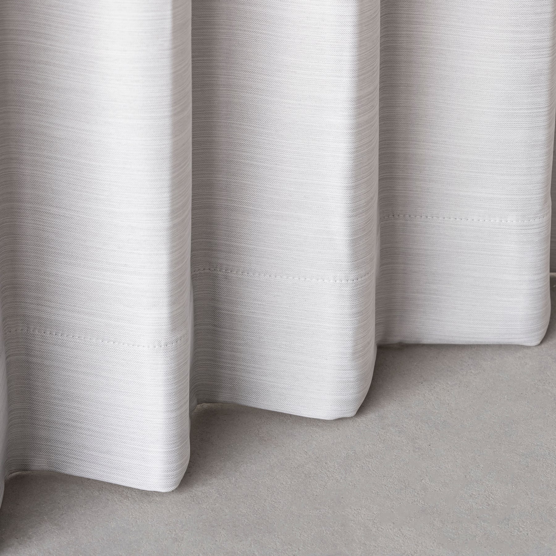 上品な質感の遮光プリーツカーテン（ライトグレー）