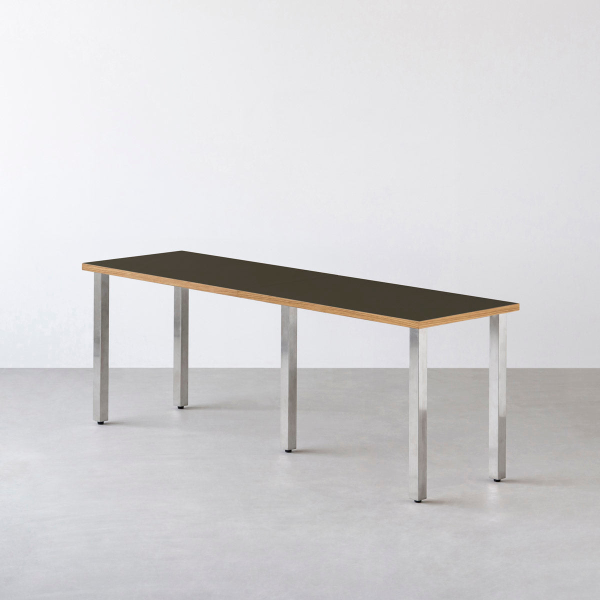 KanademonoのリノリウムIronオーク天板と角柱5本ステンレス脚を組み合わせたシンプルモダンな大型テーブル