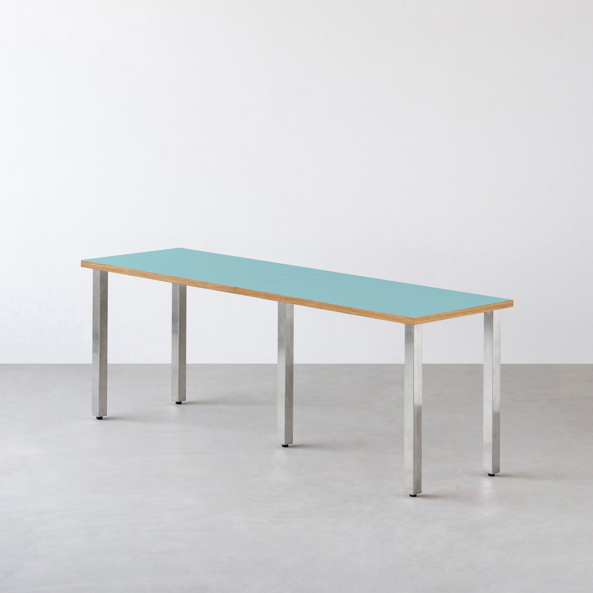 KanademonoのリノリウムAquavertオーク天板と角柱5本ステンレス脚を組み合わせたシンプルモダンな大型テーブル