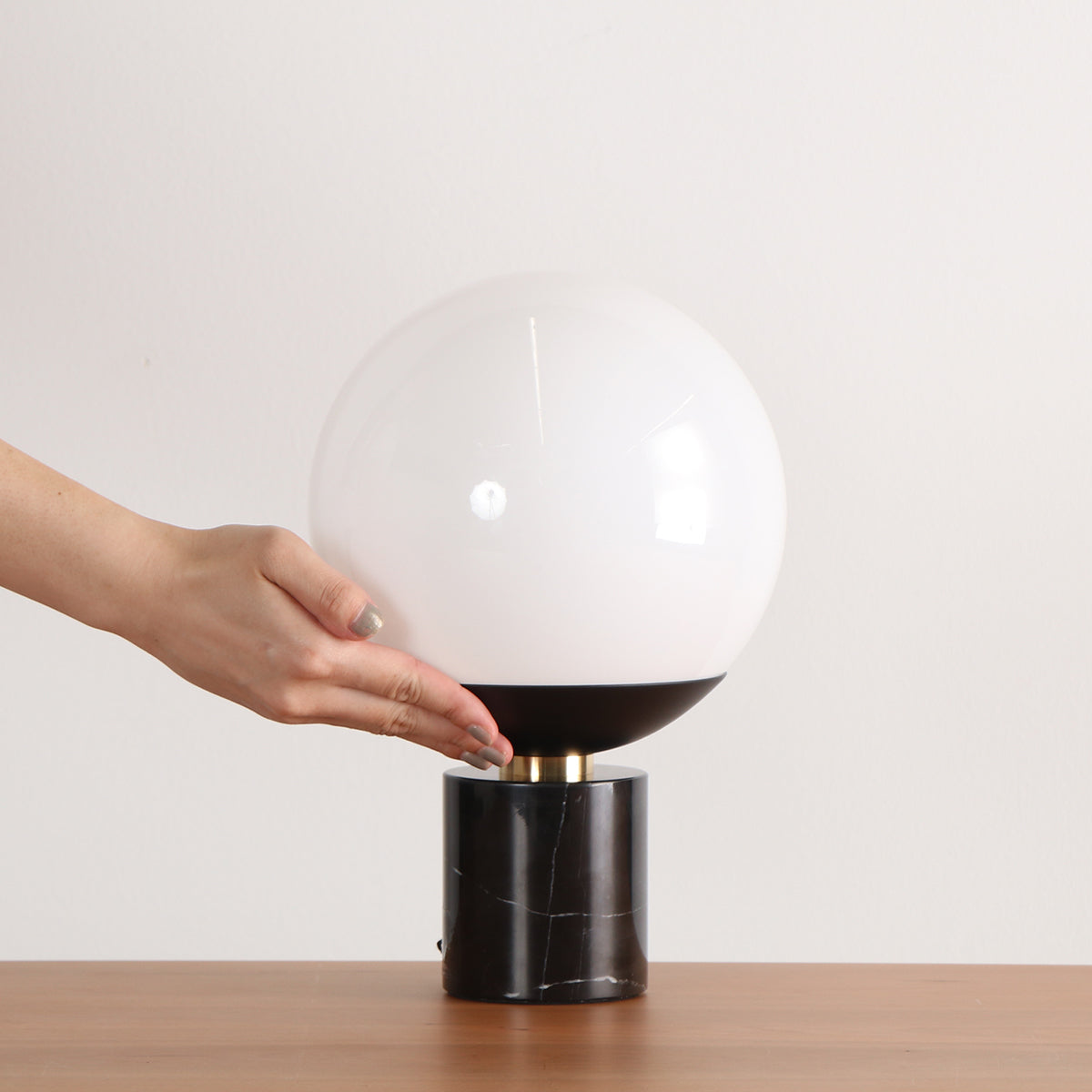 大理石と真鍮の融合が美しいテーブルランプ（タッチスイッチ）