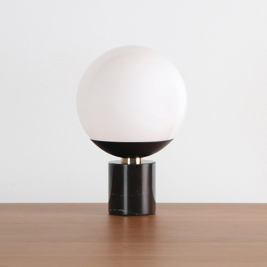 大理石と真鍮の融合が美しいテーブルランプ