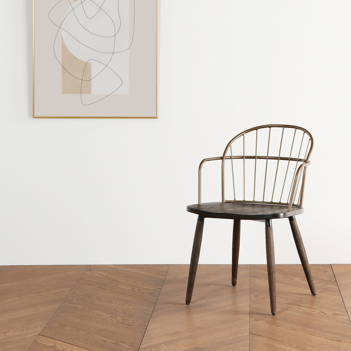 ヴィンテージテイストチェアとアートのコーディネートイメージ2