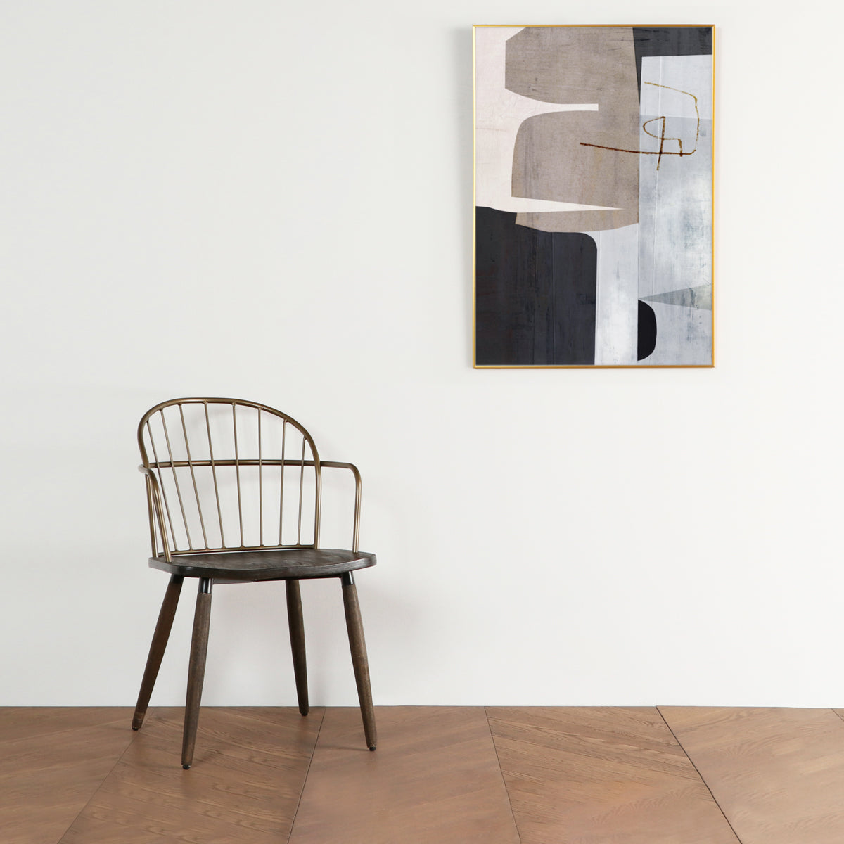 ヴィンテージテイストチェアとアートのコーディネートイメージ