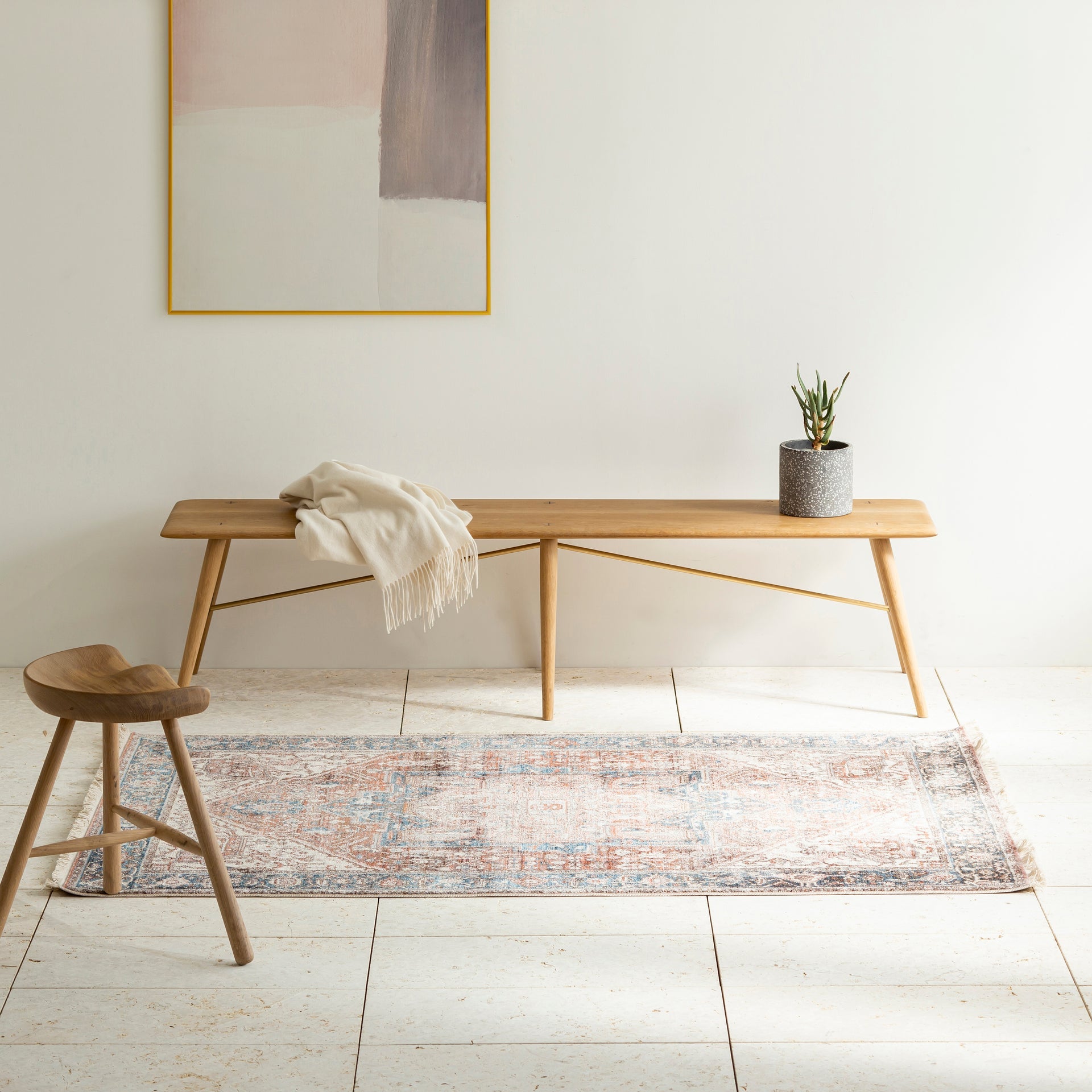 ブラウン×ブルーのデザインがクールで落ち着いた印象のラグの使用例1