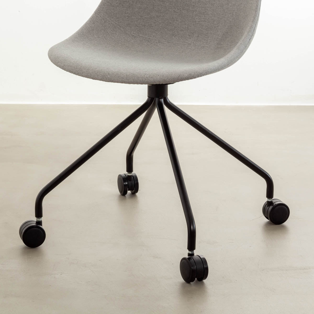 グレーのファブリックデスクチェア Simple - Office シンプルなファブリックデスクチェア #2 – SITURAEMON