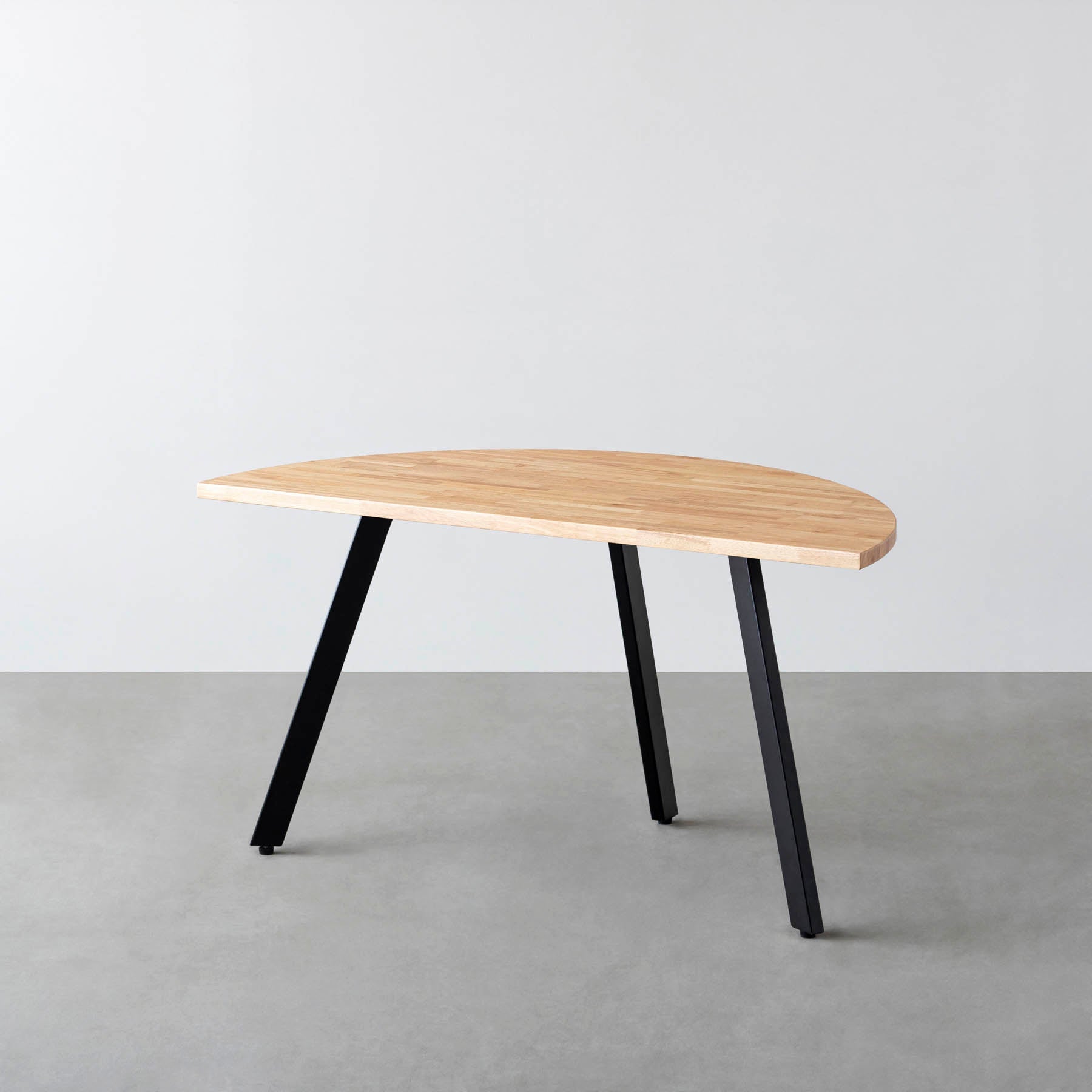 Kanademonoのラバーウッドの半円テーブル