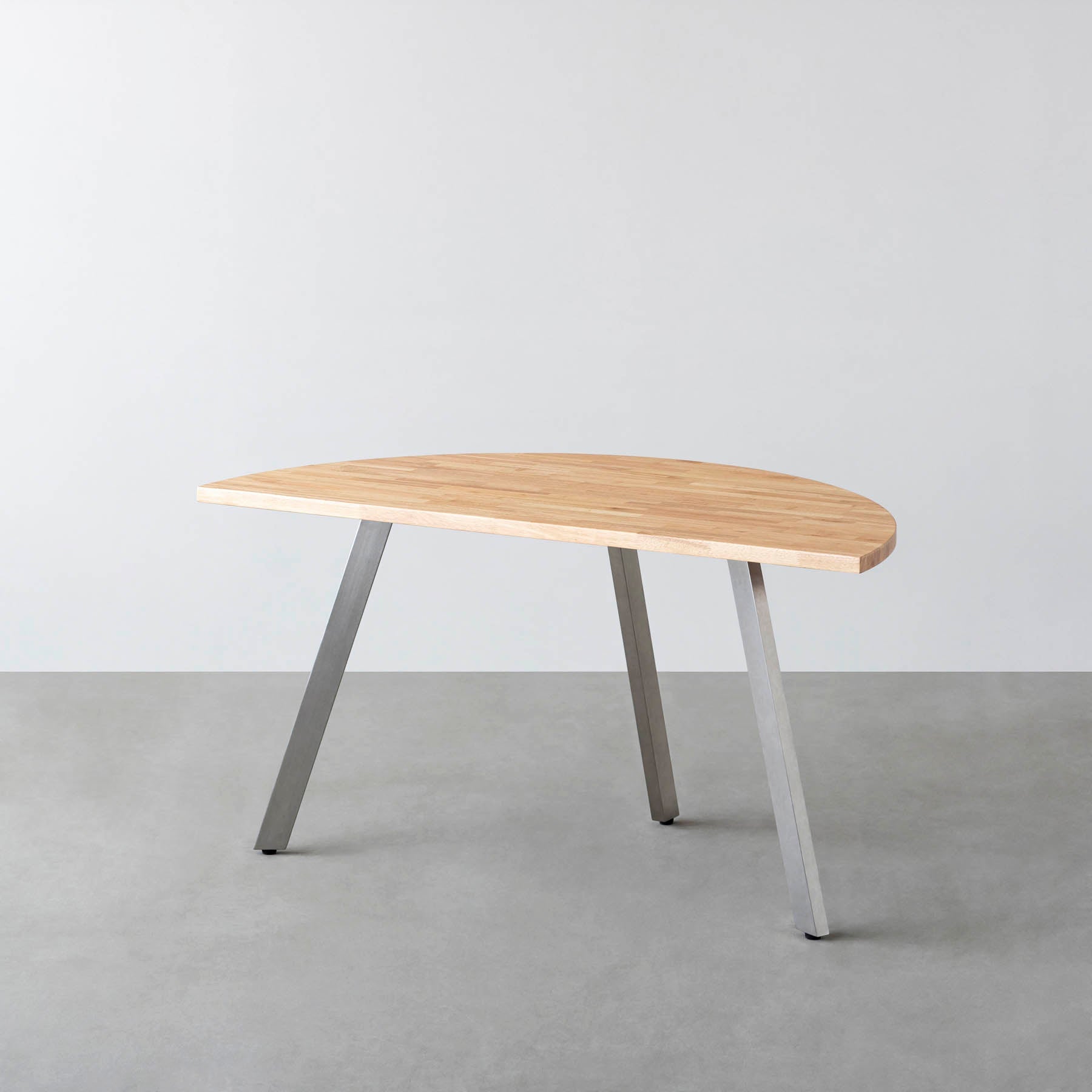 Kanademonoのラバーウッドの半円テーブル