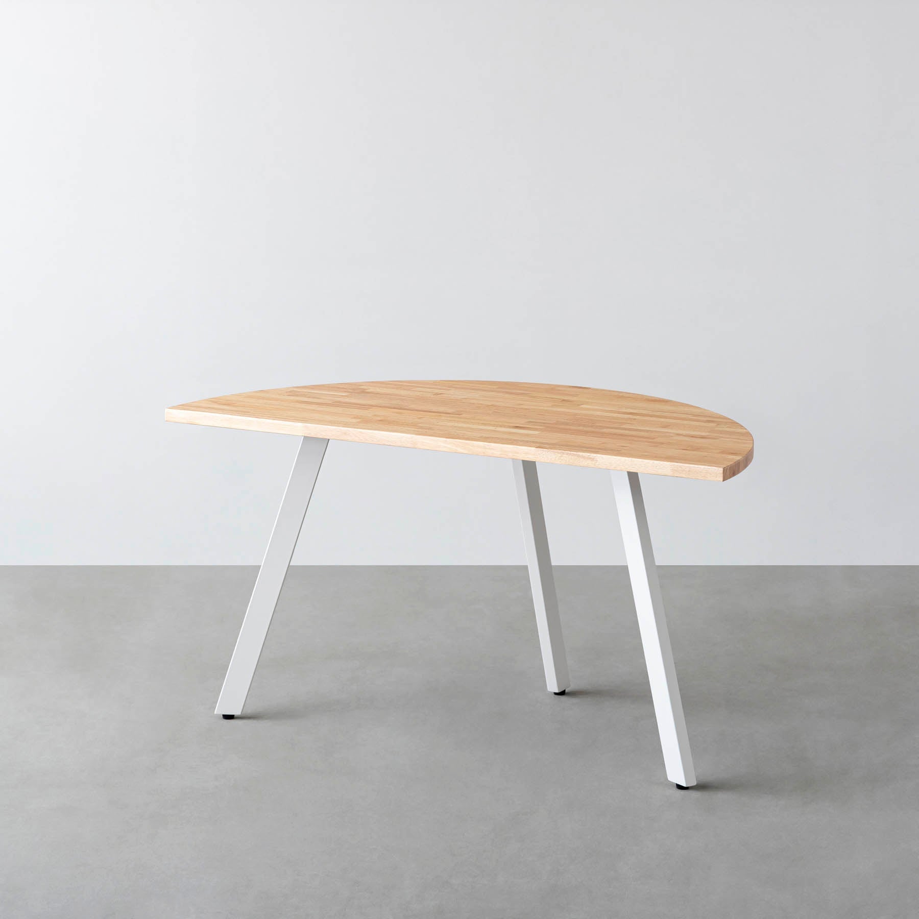 Kanademonoのラバーウッドの半円テーブル