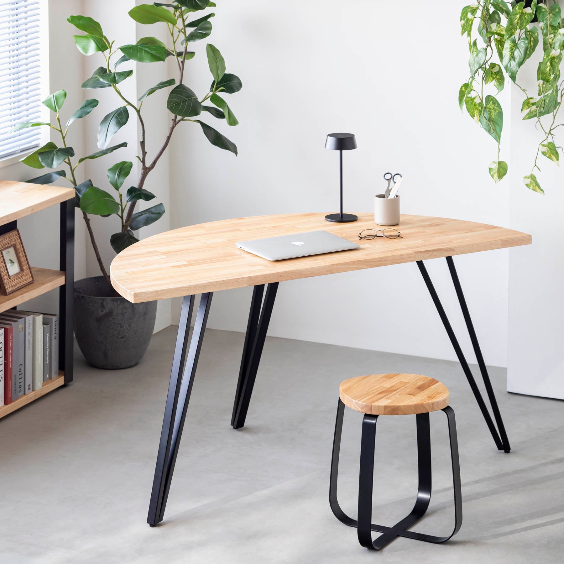 スマート造作テーブル / 半円 × ラバーウッド × 黒スチール脚