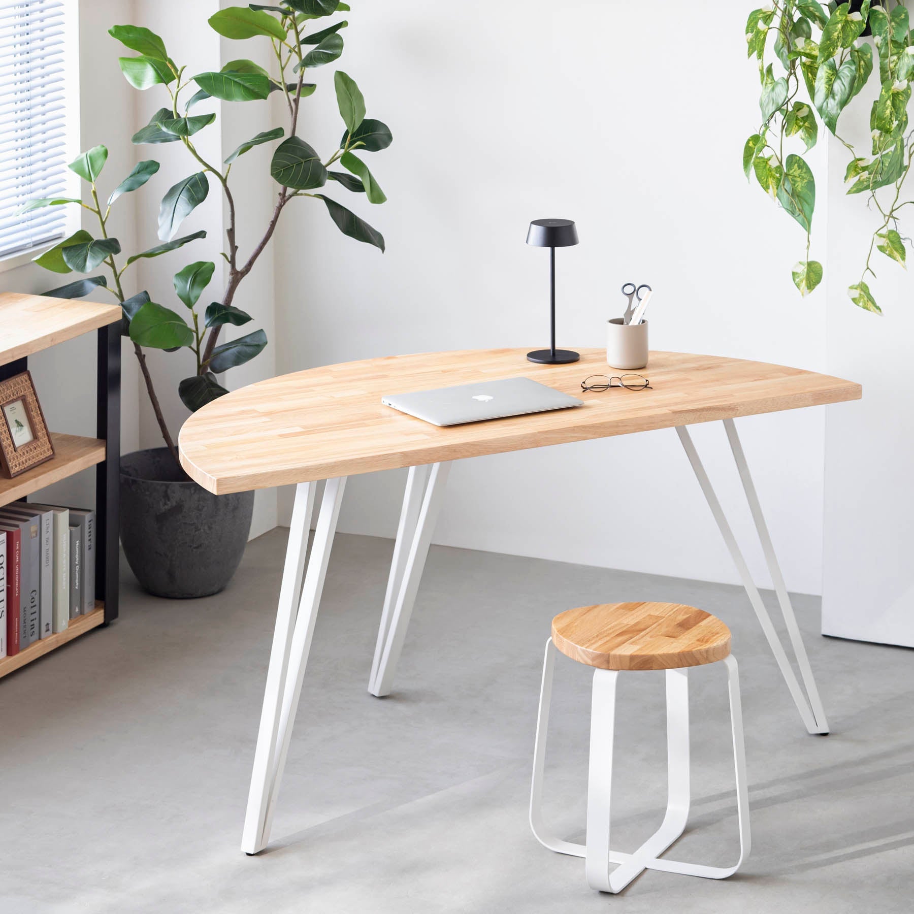 スマート造作テーブル / 半円 × ラバーウッド × 白スチール脚