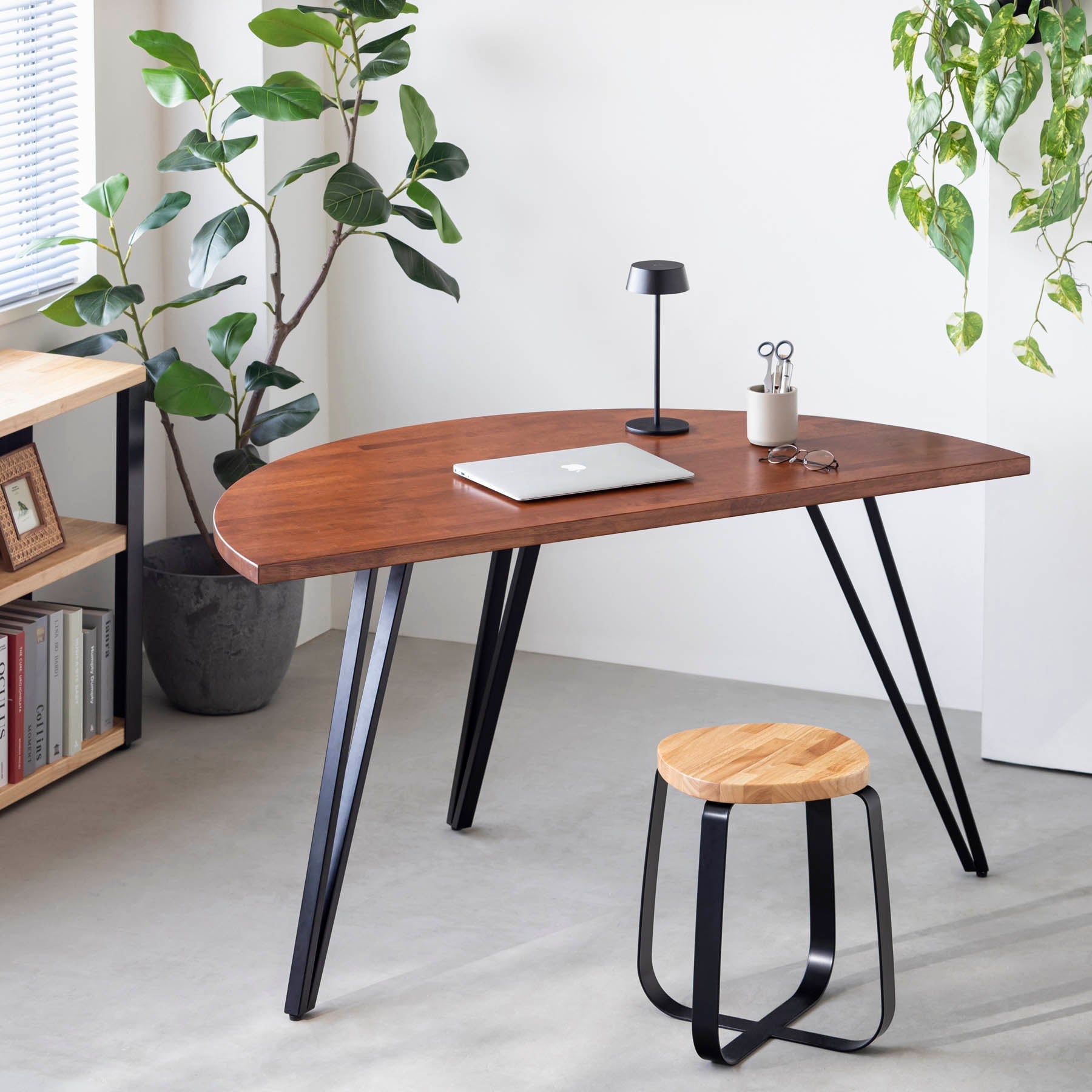 スマート造作テーブル / 半円 × ラバーウッド × 黒スチール脚