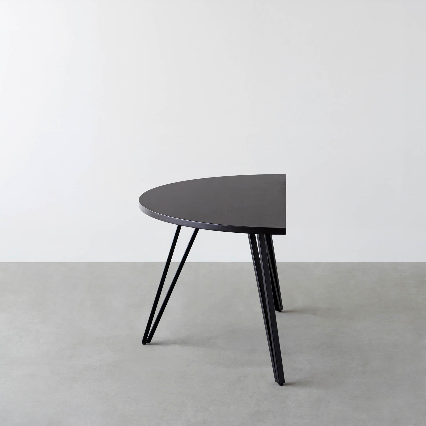 スマート造作テーブル / 半円 × ラバーウッド × 黒スチール脚
