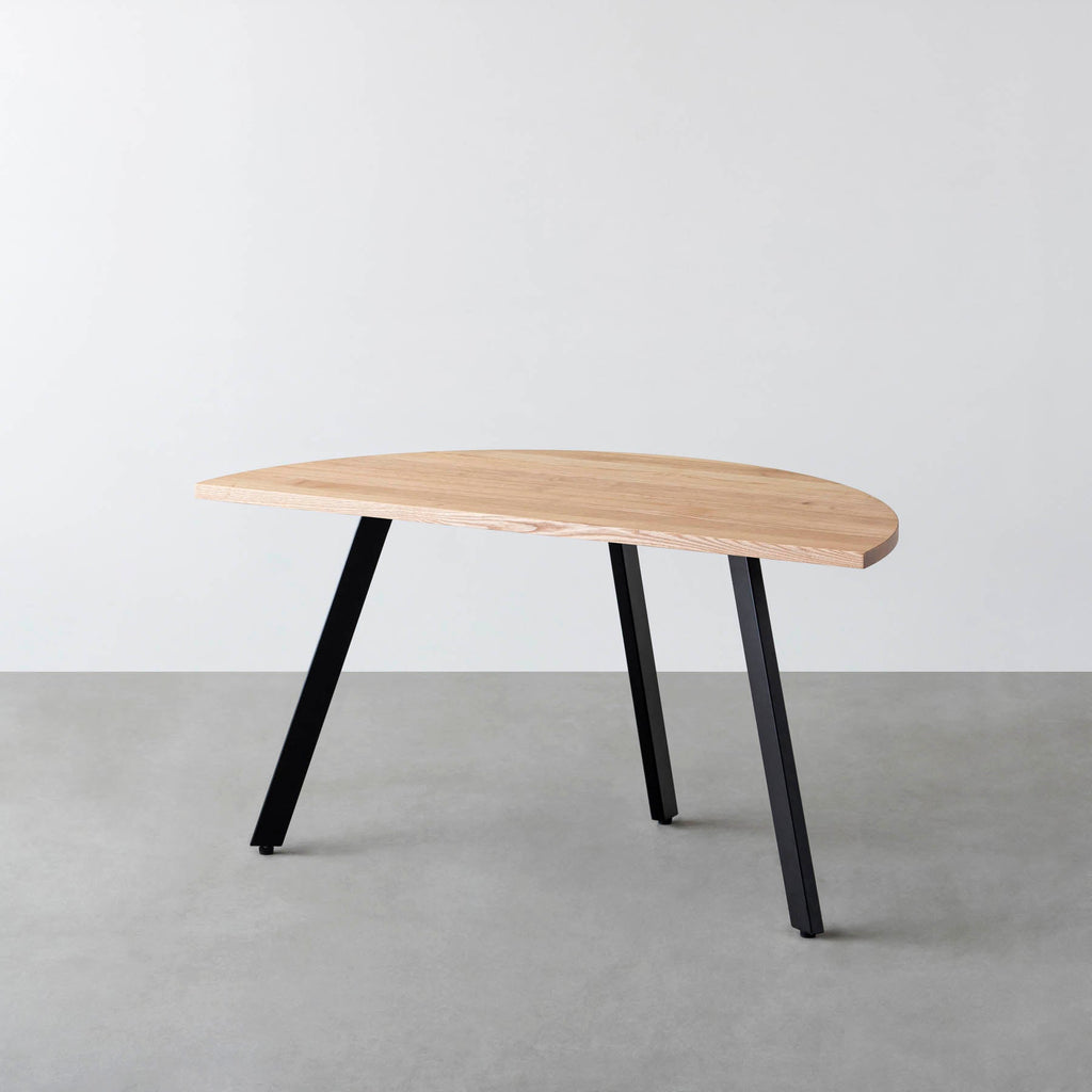 Kanademonoの無垢ホワイトアッシュの半円テーブル