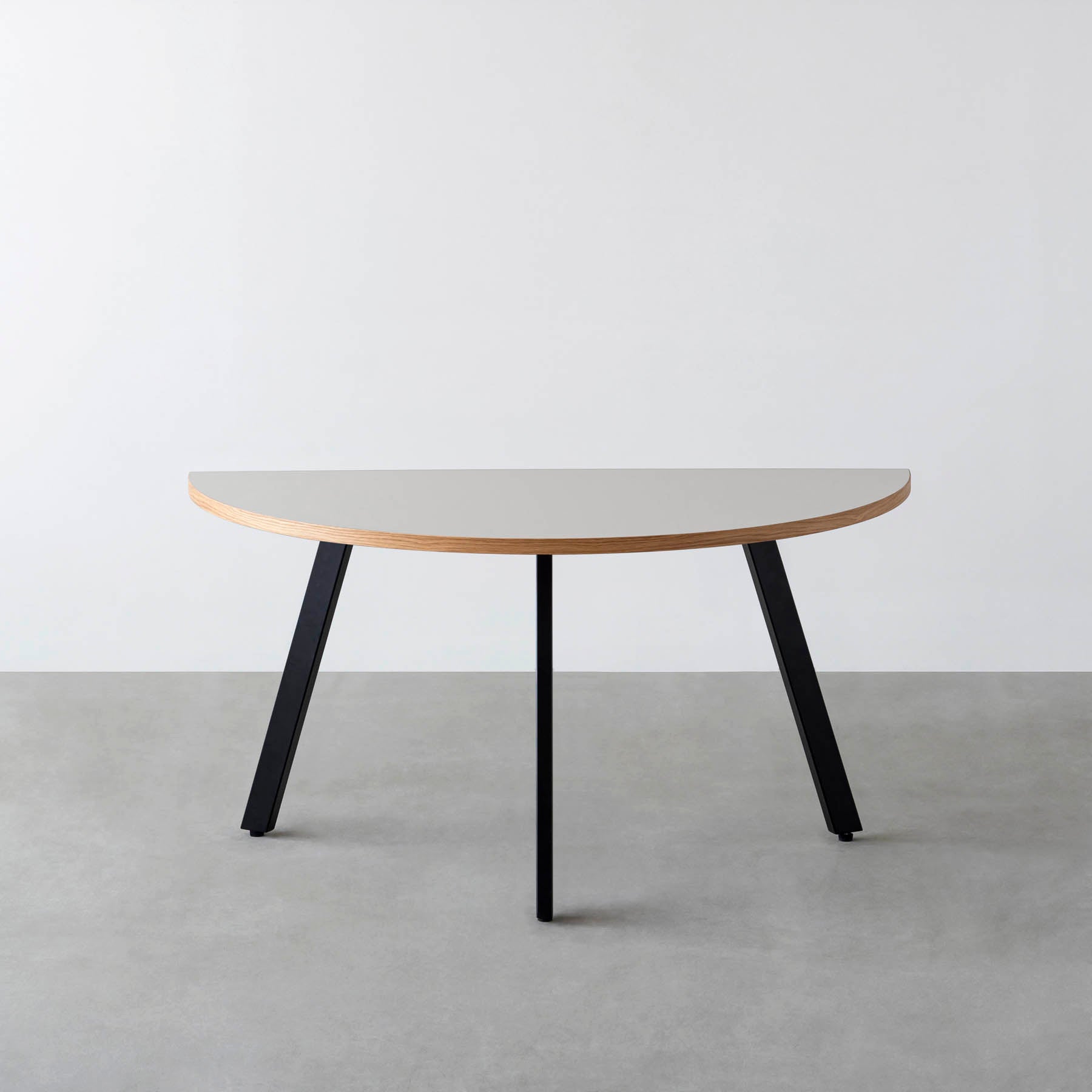 スマート造作テーブル / 半円 × リノリウム 全32色 × 黒スチール脚