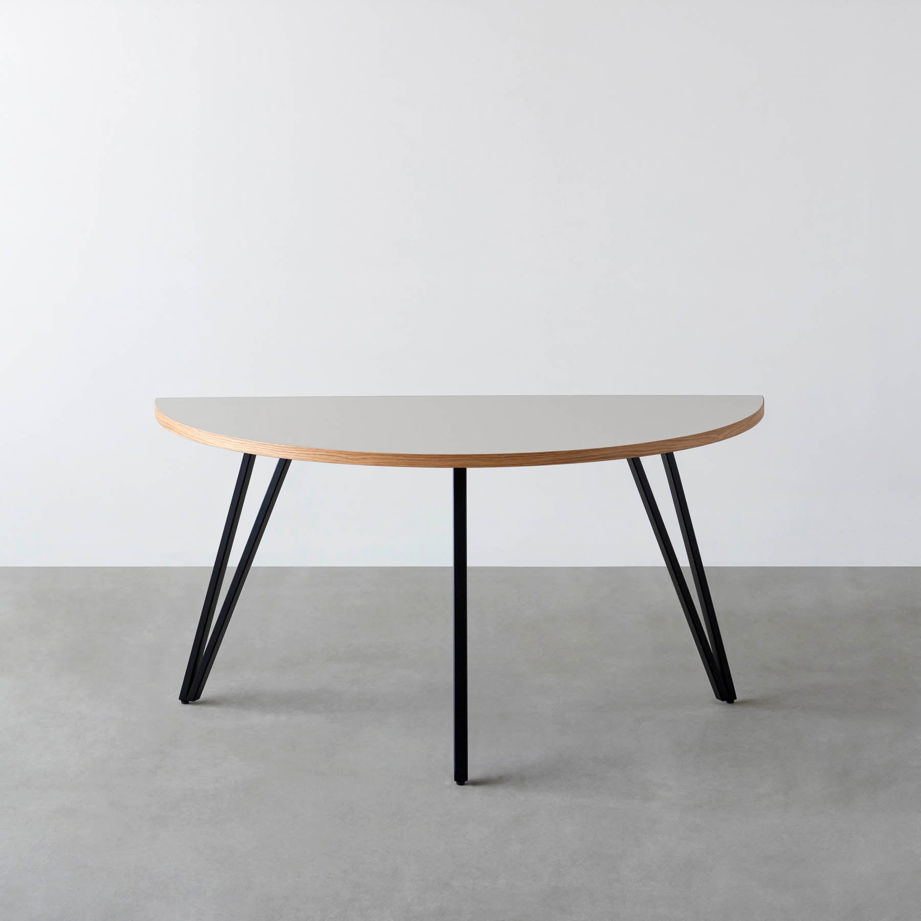 スマート造作テーブル / 半円 × リノリウム 全32色 × 黒スチール脚