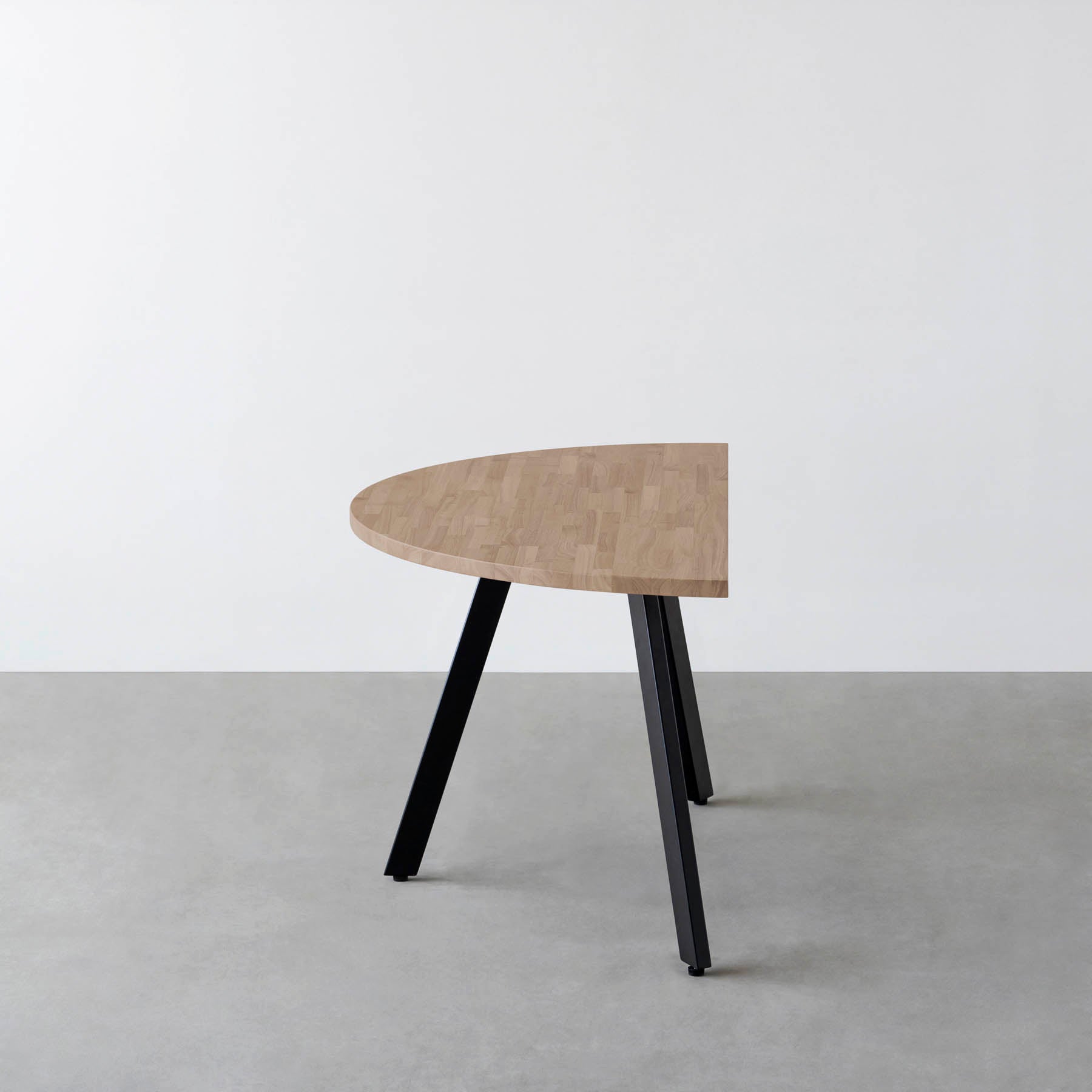 スマート造作テーブル / 半円 × ラバーウッド × 黒スチール脚