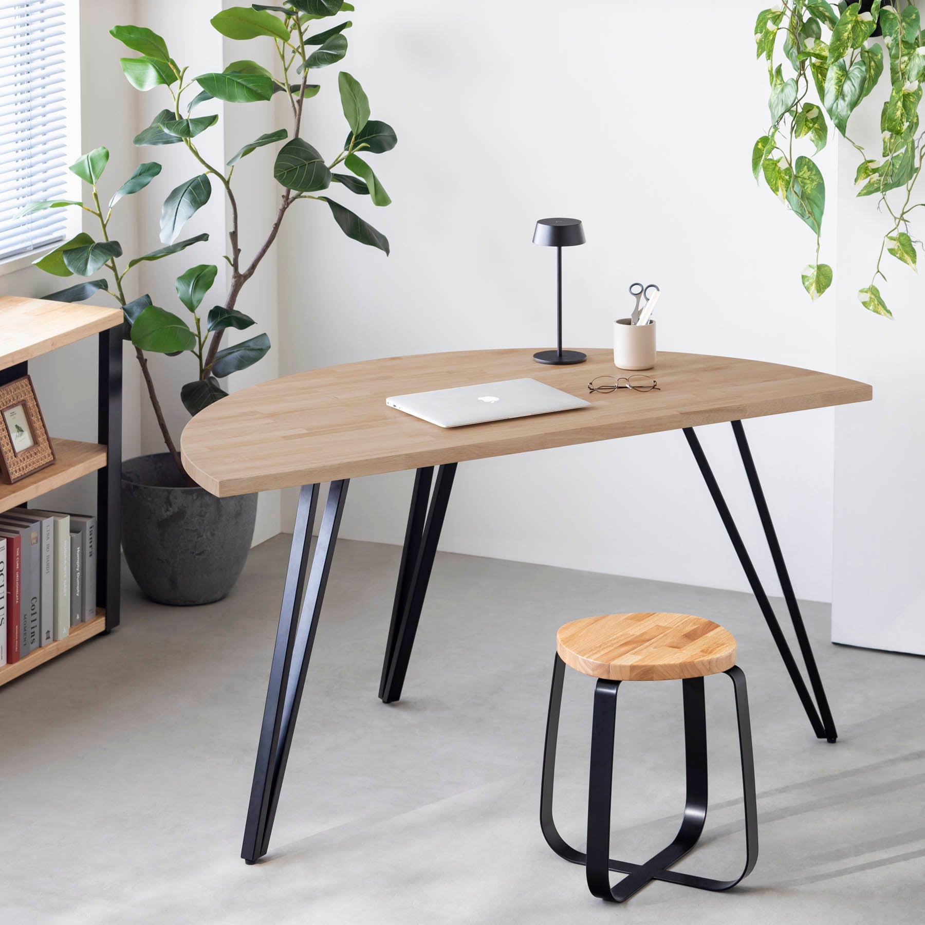 スマート造作テーブル / 半円 × ラバーウッド × 黒スチール脚