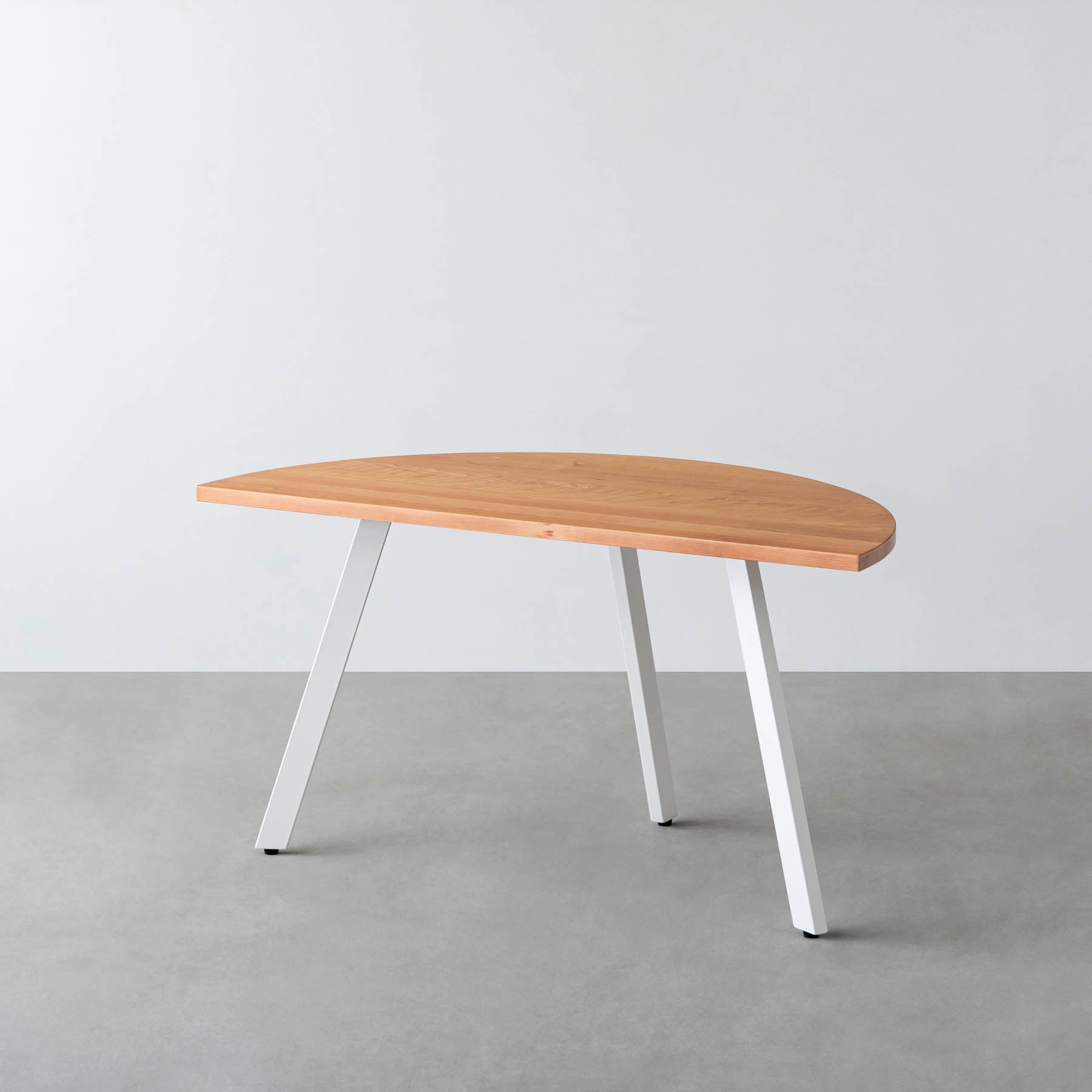 Kanademonoの無垢ブラックチェリーの半円テーブル