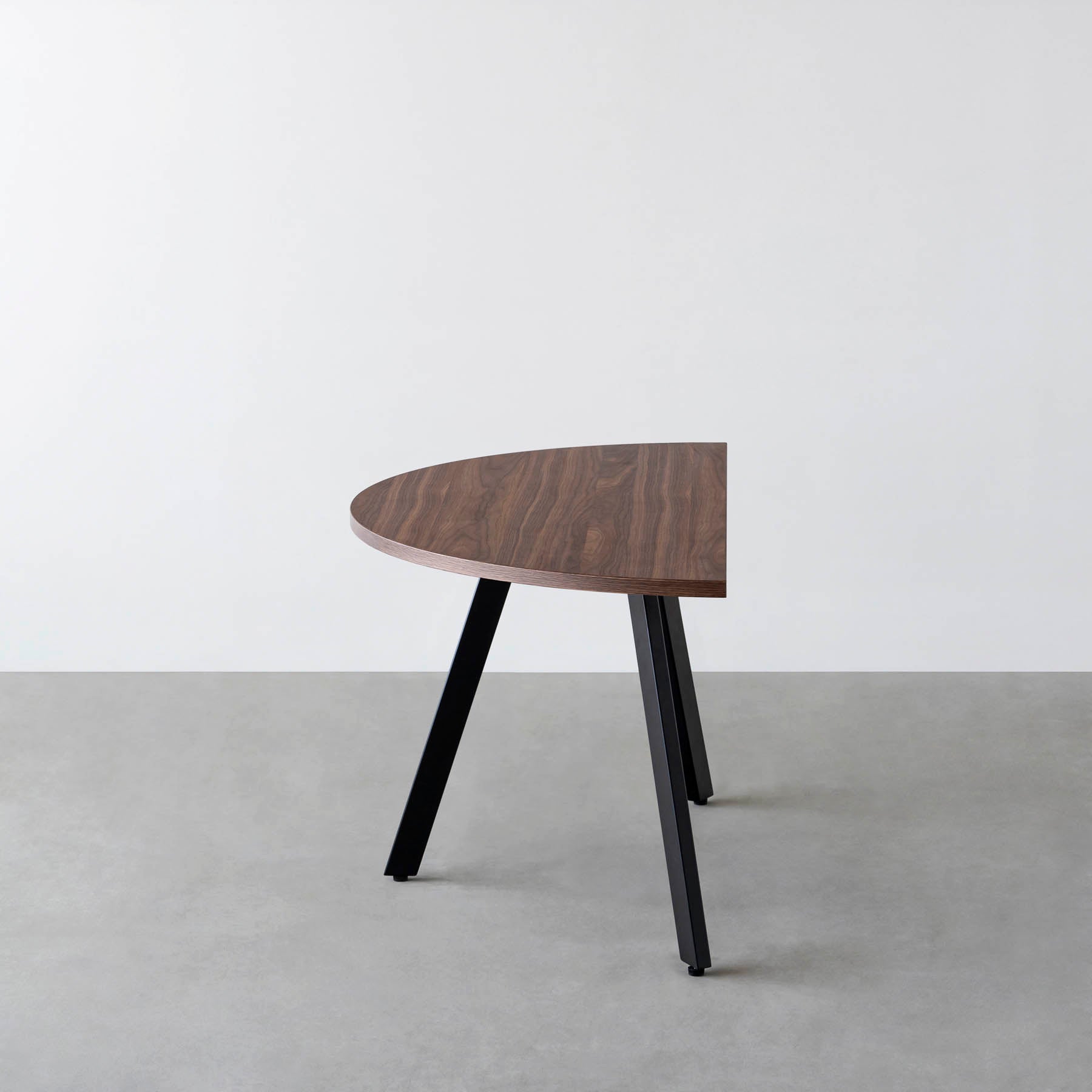 スマート造作テーブル / 半円 × ウォルナット × 黒スチール脚