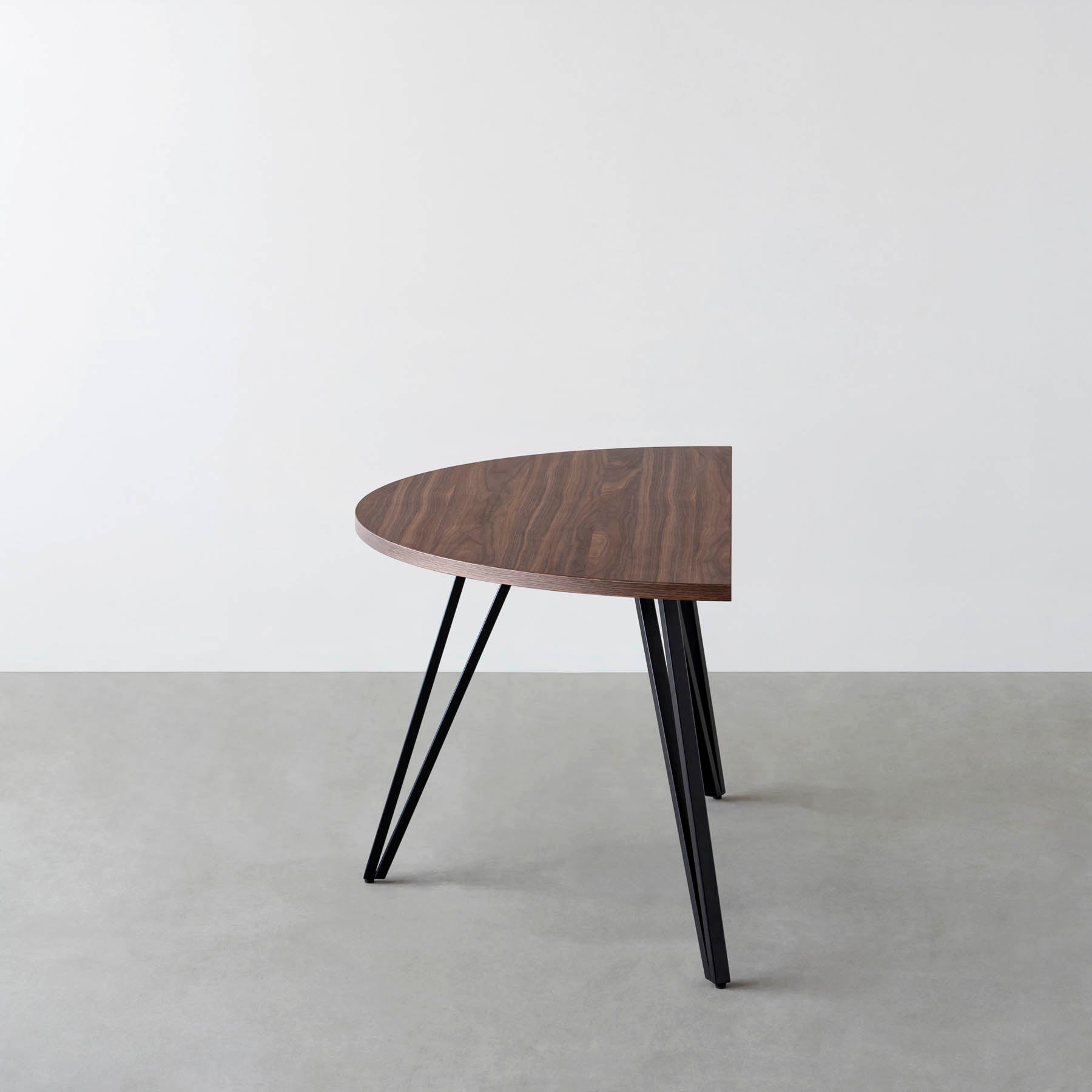 スマート造作テーブル / 半円 × ウォルナット × 黒スチール脚