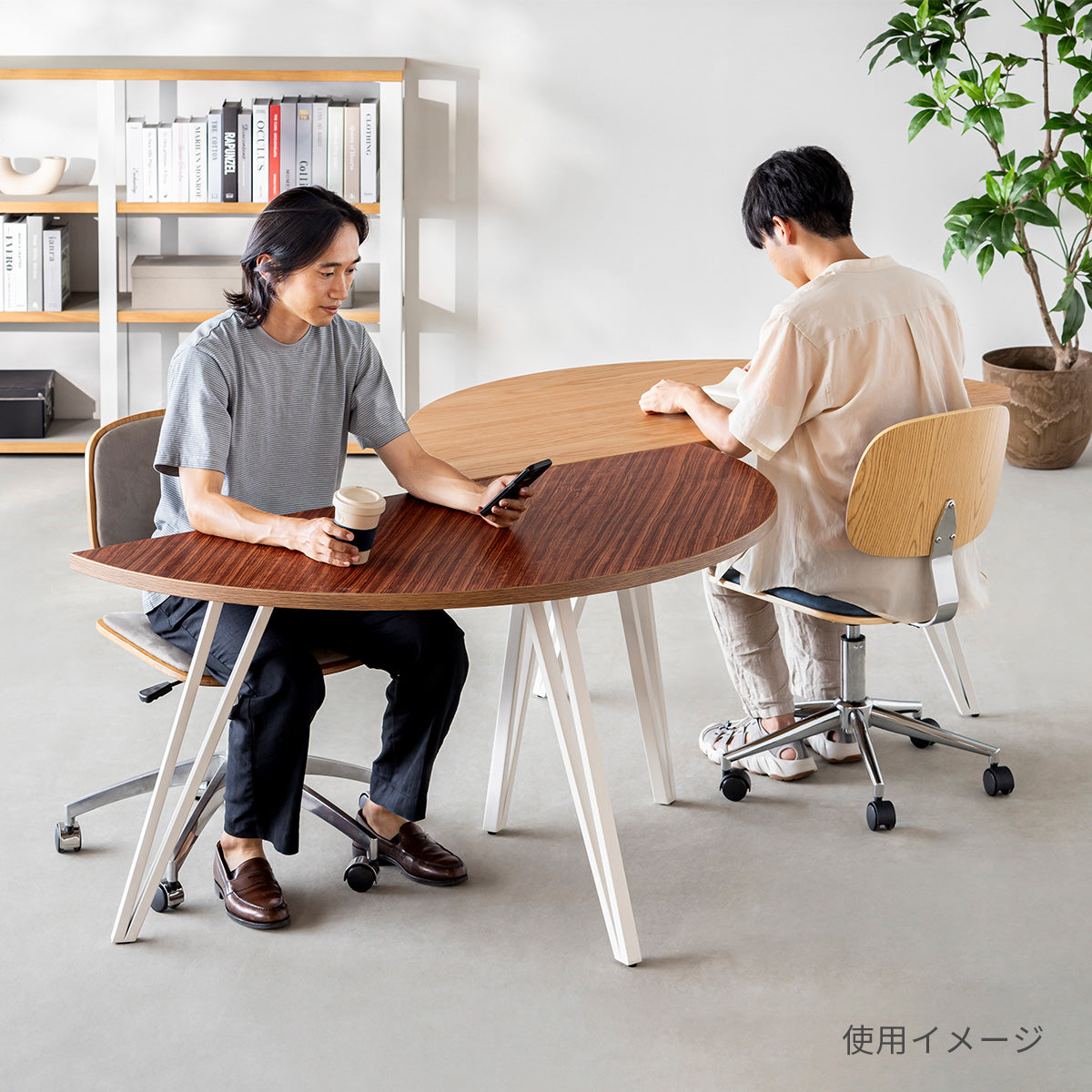 スマート造作テーブル / 半円 × ラバーウッド × 黒スチール脚