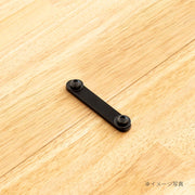 KANADEMONOのラバーウッドブラックブラウン天板にホワイトのアイアン角柱脚を組み合わせた、奥行特寸大型テーブル（天板結合金具イメージ）
