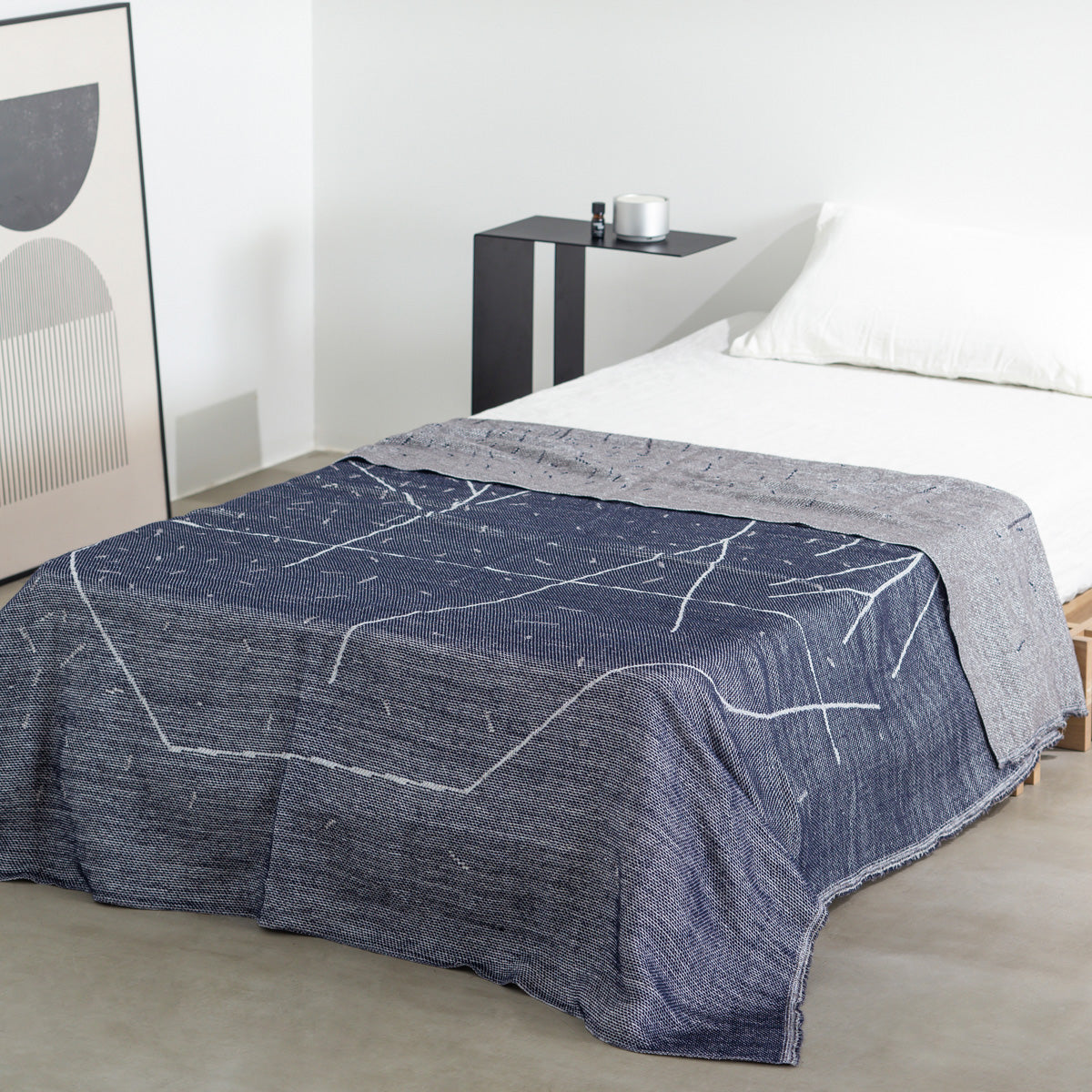 KOTAのSUNOKO BEDへのAdd-onシリーズのナイトストールブルー（使用例）