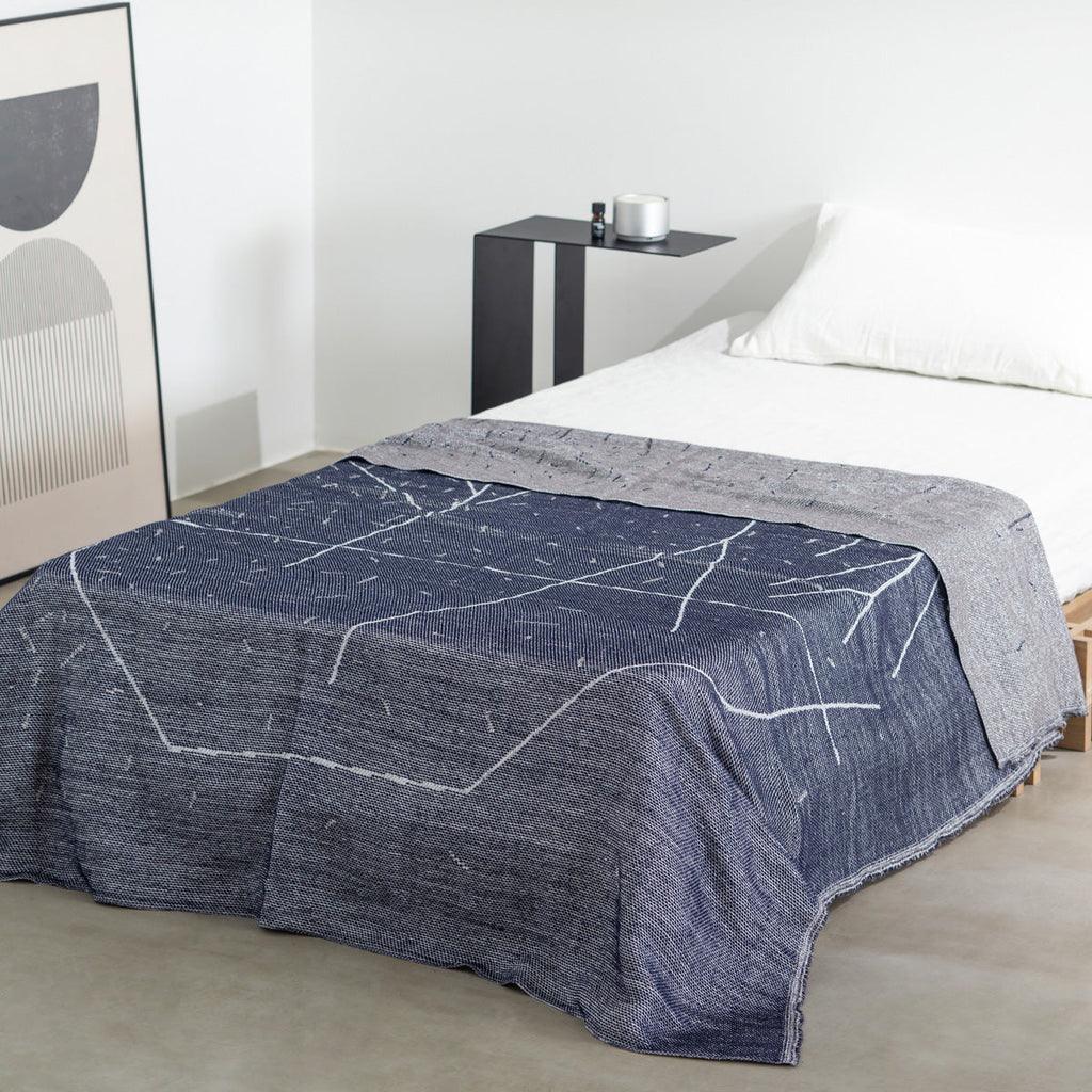 KOTAのSUNOKO BEDへのAdd-onシリーズのナイトストール・ブルー（使用例）