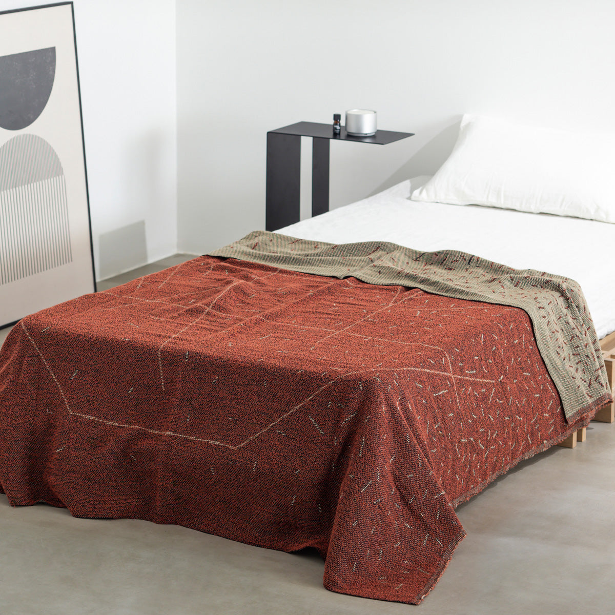 KOTAのSUNOKO BEDへのAdd-onシリーズのナイトストール・レッド（使用例）