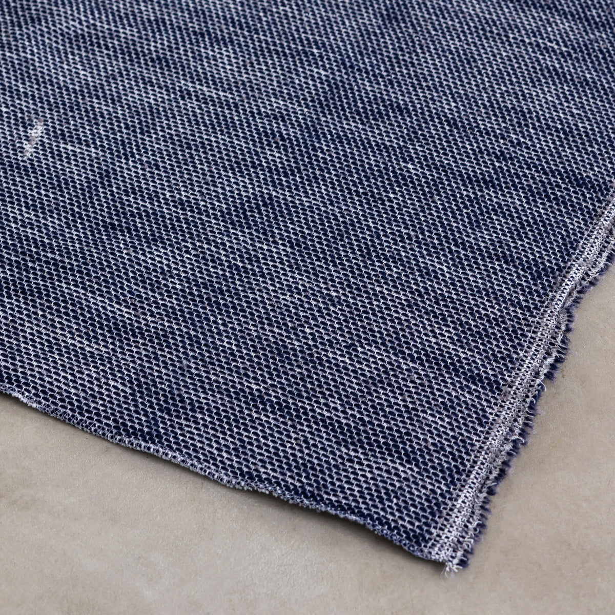 KOTAのSUNOKO BEDへのAdd-onシリーズのナイトストール・ブルー（生地detail）