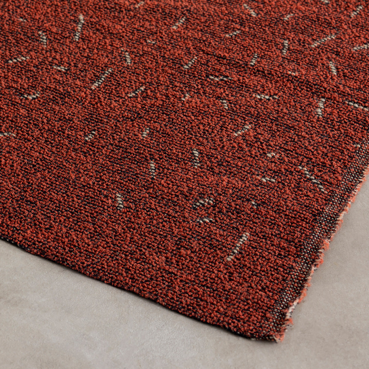 KOTAのSUNOKO BEDへのAdd-onシリーズのナイトストール・レッド（生地detail）