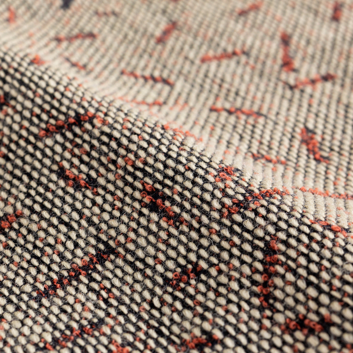 KOTAのSUNOKO BEDへのAdd-onシリーズのナイトストール・レッド（裏面生地detail）