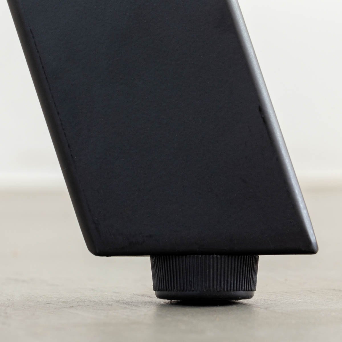 Kanademonoのホワイトオークのカフェテーブル