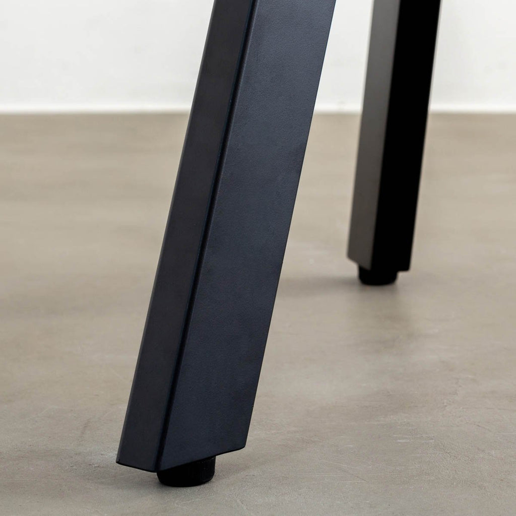 THE CAFE TABLE / リノリウム 全32色　Black Steel 4本脚 × ラウンド φ101 - 120