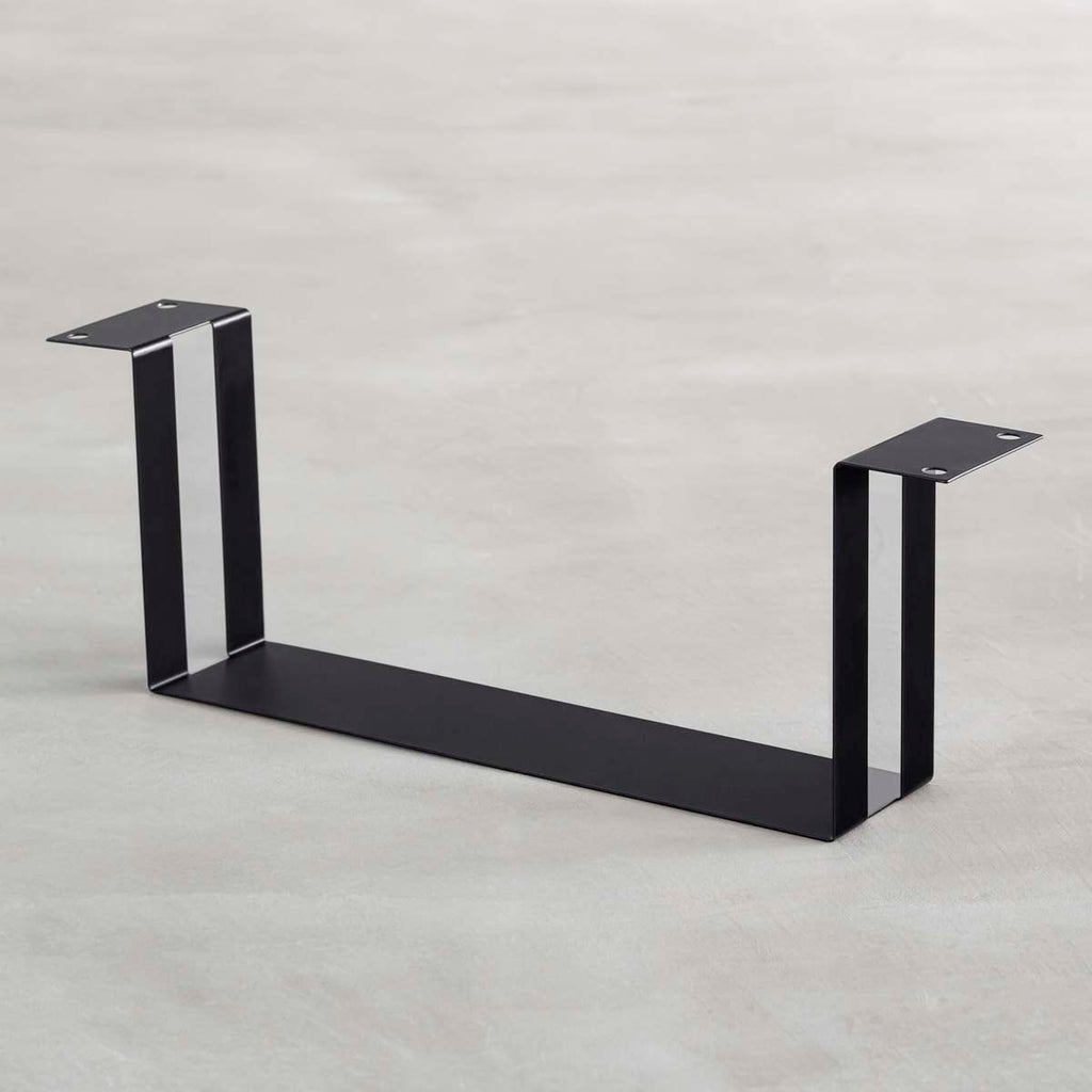 かなでもののアイアンを使用したシンプルなデザインの配線孔トレイ