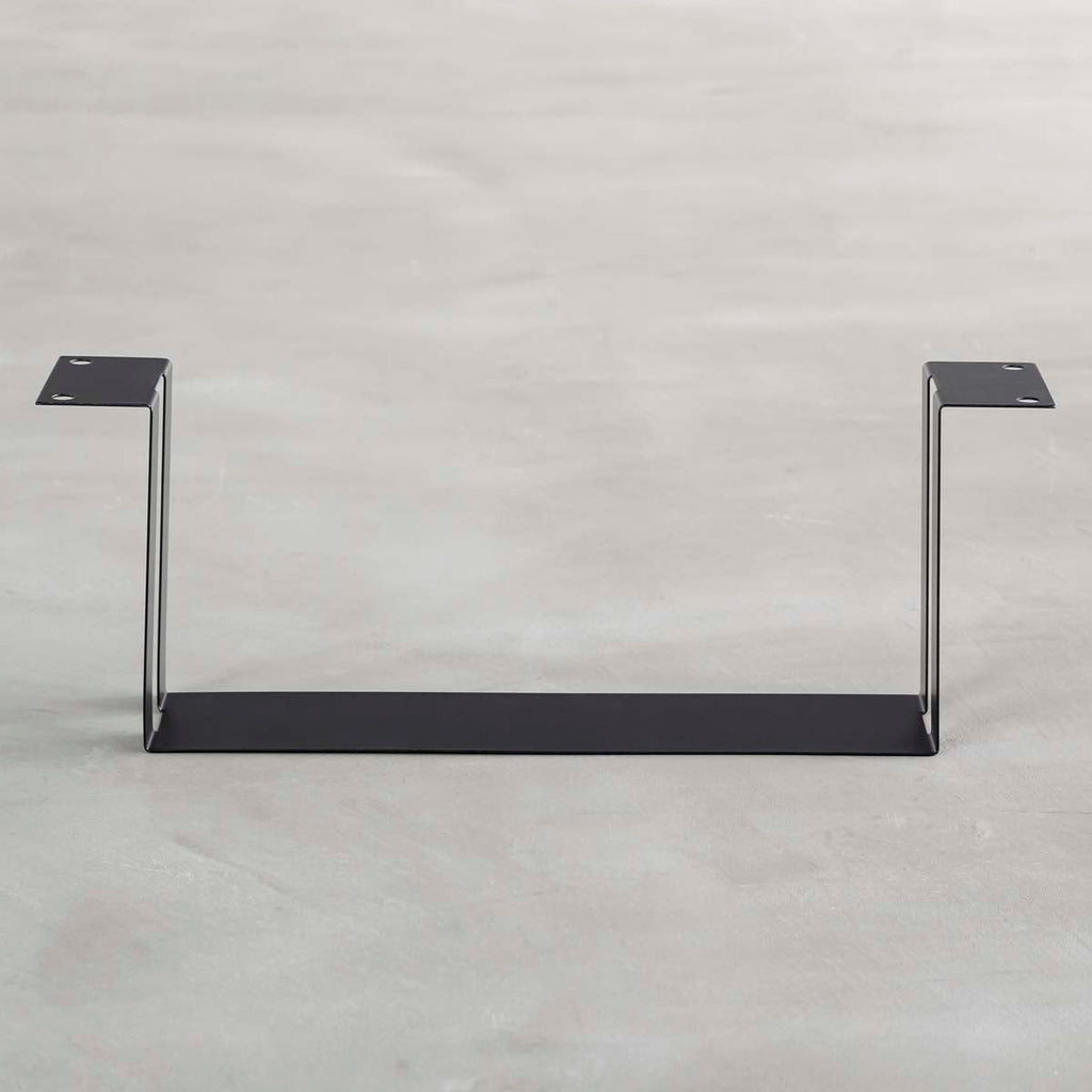 かなでもののアイアンを使用したシンプルなデザインの配線孔トレイ（正面）