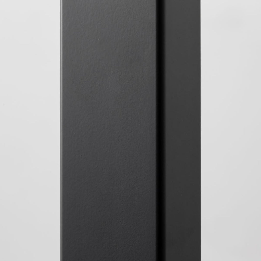 かなでもののBLOCK&TRAY付きのラバーウッド材アッシュの天板とスクエアの鉄脚を組み合わせたスタンディングデスク（脚）