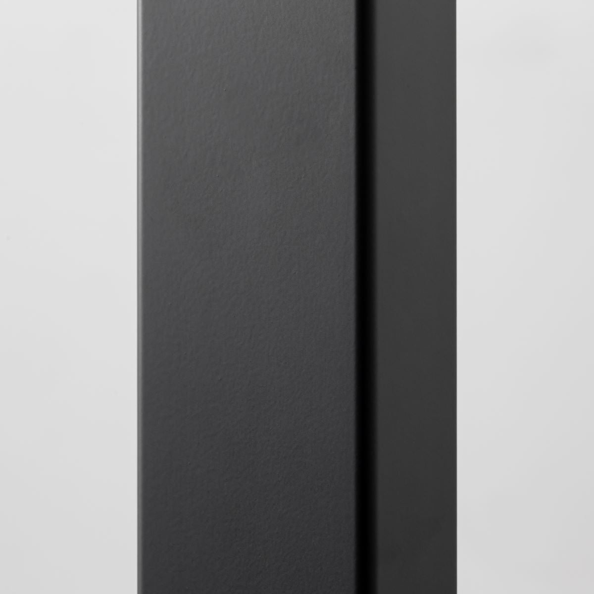 かなでもののBLOCK&TRAY付きのラバーウッド材アッシュの天板とスクエアの鉄脚を組み合わせたスタンディングデスク（脚）