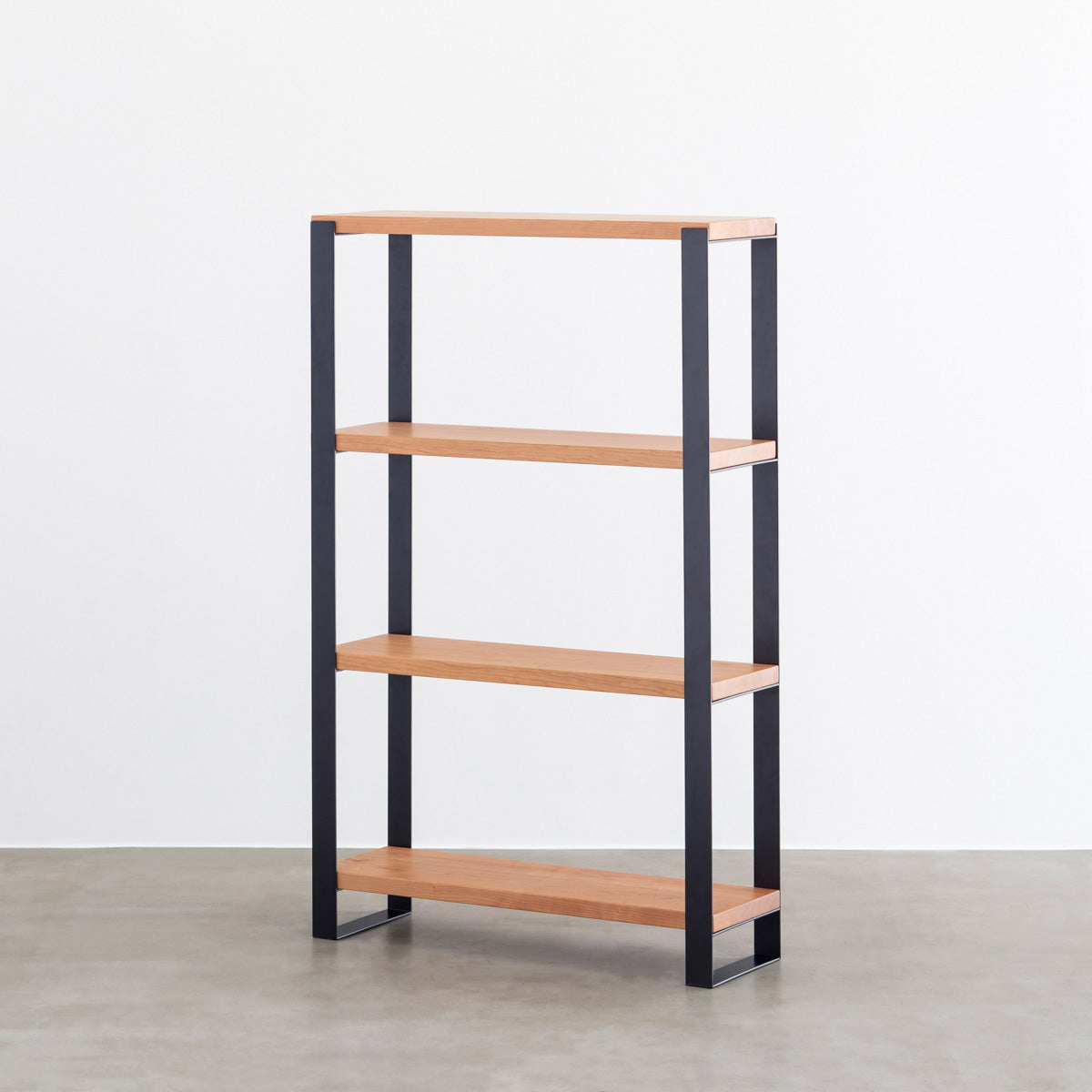 Kanademonoのブラックチェリーの棚板とブラックのアイアンで製作したシェルフ