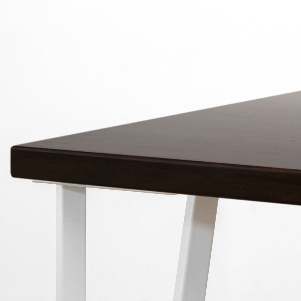 かなでもののラバーウッドBlackBrown天板とトライアングルStraightホワイト脚4本を組み合わせた80cmスクエア型のカフェテーブル（天板と脚）