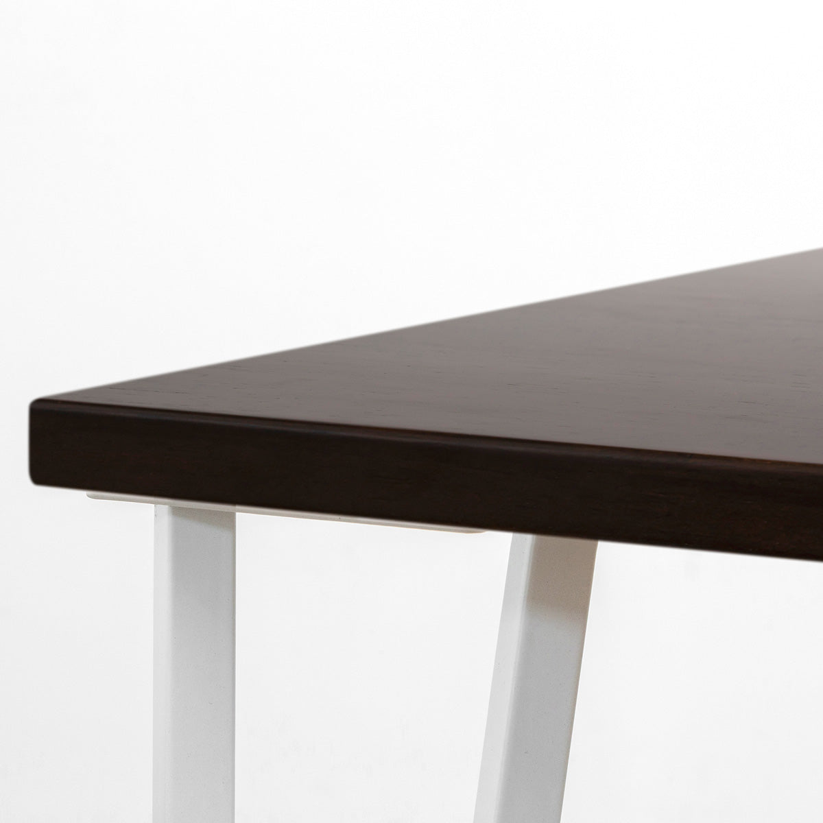 かなでもののラバーウッドBlackBrown天板とトライアングルStraightホワイト脚4本を組み合わせた80cmスクエア型のカフェテーブル（天板と脚）