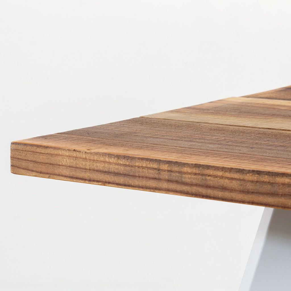 kanademonoの杉無垢ヴィンテージ天板とマットホワイト4pin脚の一辺72cmスクエアカフェテーブル（天板2）