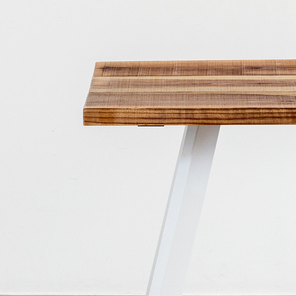 kanademonoの杉無垢ヴィンテージ天板とマットホワイト4pin脚の一辺72cmスクエアカフェテーブル（天板と脚）