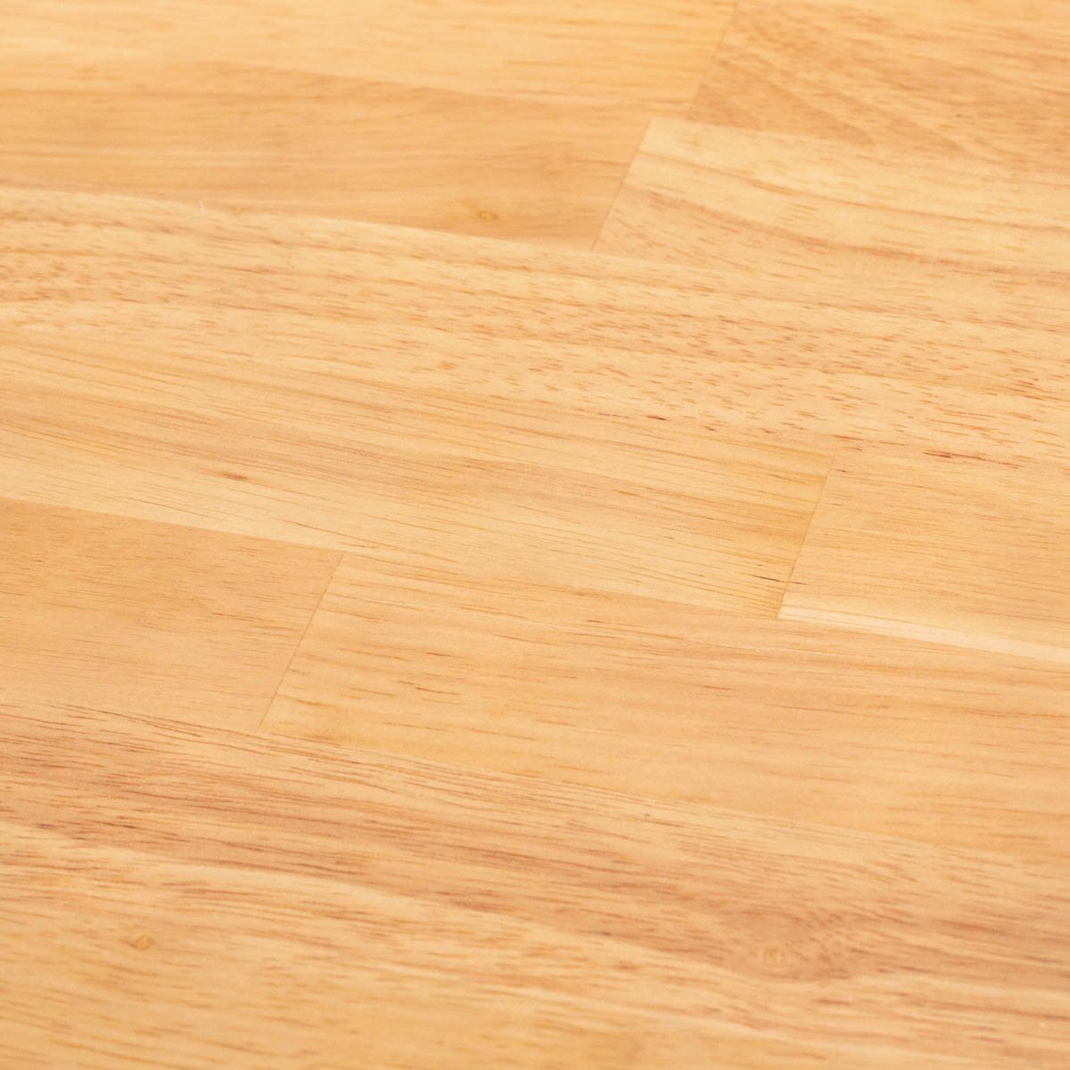 Kanademonoラバーウッド・ナチュラルのスクエア天板とデザイン性の高いXラインの脚を組み合わせたカフェテーブルの天板（木目）2