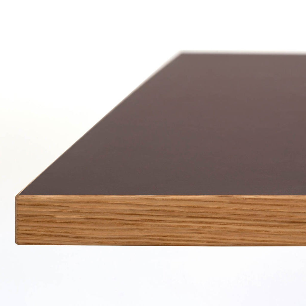 Kanademonoリノリウム・Mauveのスクエア天板と三角のチューブが華やかなアイアン脚を組み合わせたカフェテーブルの天板2