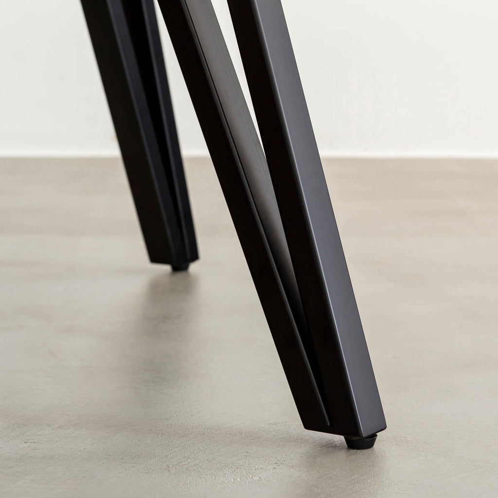 Kanademonoのウォルナットのカフェテーブル