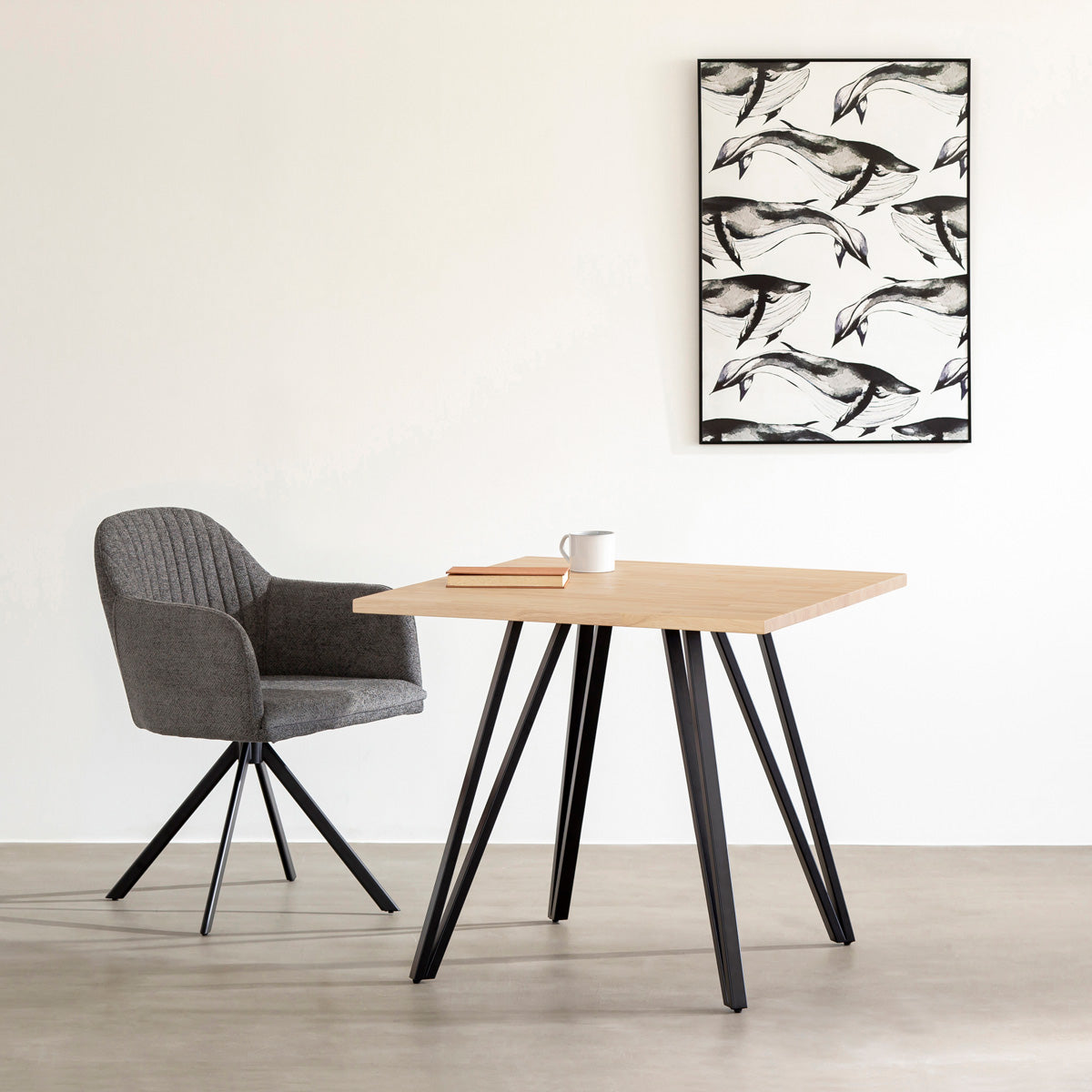 Kanademonoラバーウッド・Ashのスクエア天板と三角のチューブが華やかなアイアン脚を組み合わせたカフェテーブルと椅子